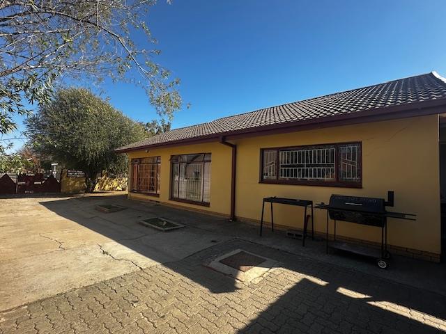 3 Bedroom Property for Sale in Pellissier Free State